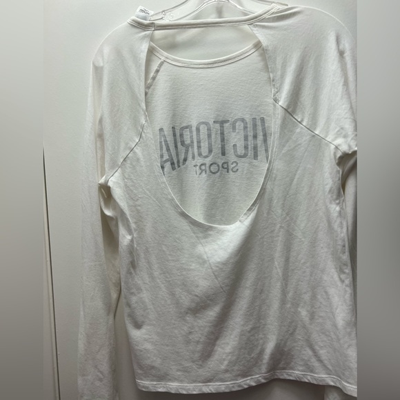 Victoria Sport top.    #922 - Picture 3 of 4